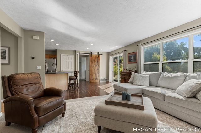 9107 Lady Lauren Drive NE, Rockford, MI 49341