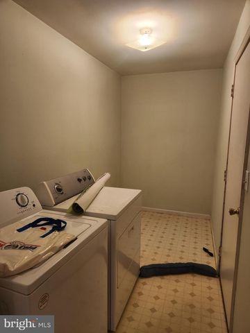 1040 HILMAR CIR, Columbia, PA 17512