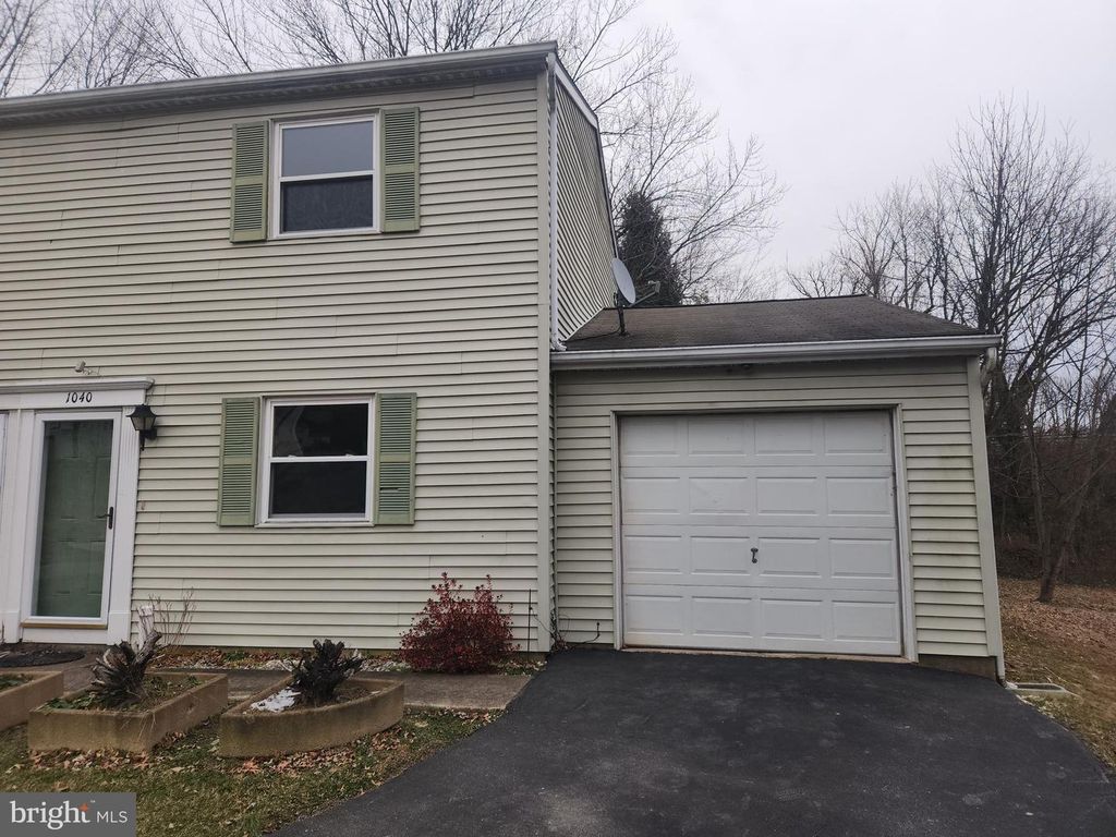 1040 HILMAR CIR, Columbia, PA 17512