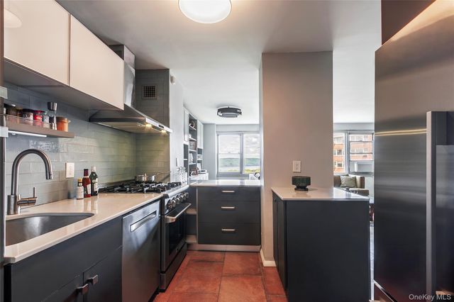 4525 Henry Hudson Parkway B1003, Bronx, NY 10471
