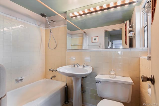 4525 Henry Hudson Parkway B1003, Bronx, NY 10471