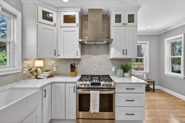 968 Gladstone Drive Se, East Grand Rapids, MI 49506