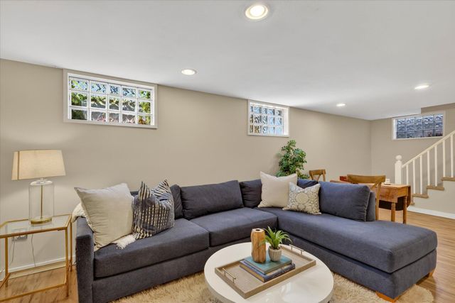 968 Gladstone Drive Se, East Grand Rapids, MI 49506