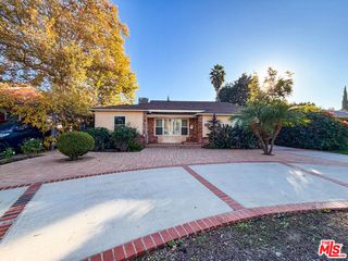 15424 Camarillo Street, Sherman Oaks, CA 91403