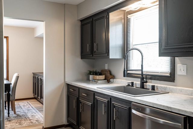s65w13750 Sherwood CIRCLE, Muskego, WI 53150