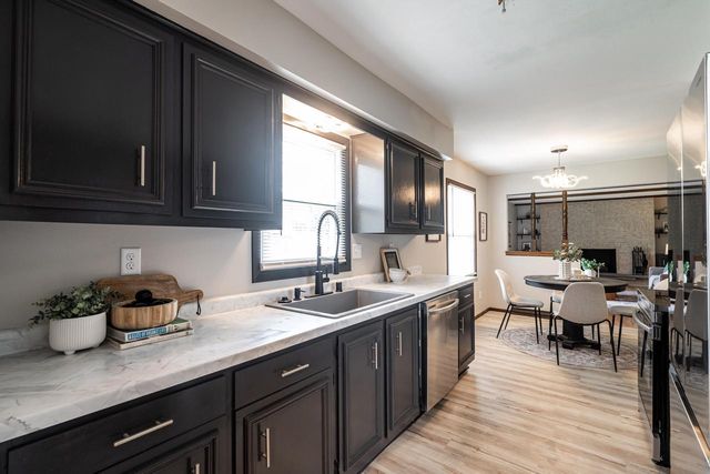 s65w13750 Sherwood CIRCLE, Muskego, WI 53150