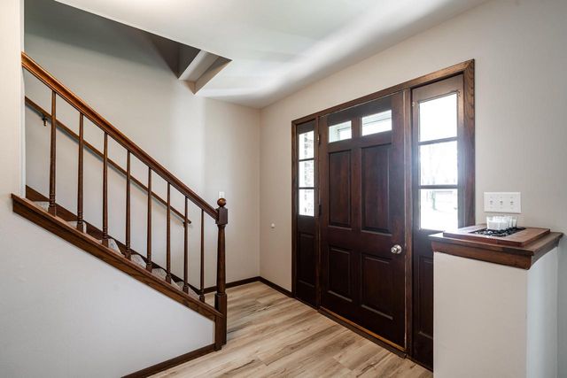 s65w13750 Sherwood CIRCLE, Muskego, WI 53150