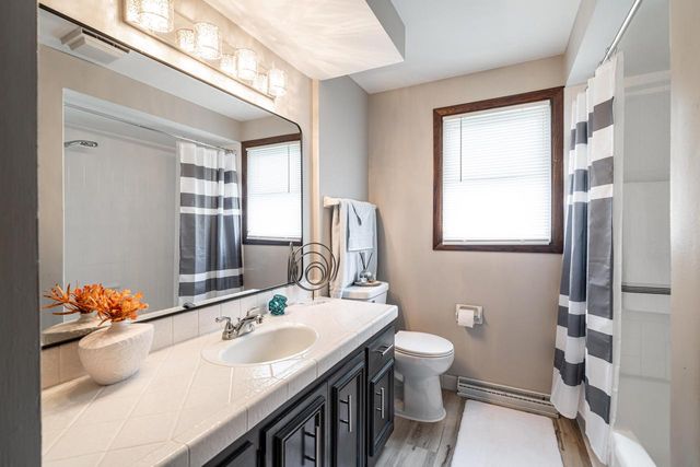 s65w13750 Sherwood CIRCLE, Muskego, WI 53150