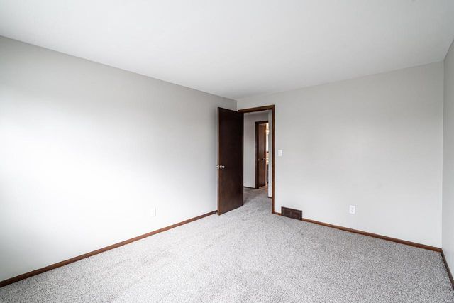 s65w13750 Sherwood CIRCLE, Muskego, WI 53150