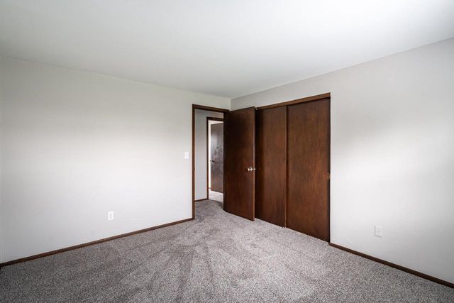 s65w13750 Sherwood CIRCLE, Muskego, WI 53150