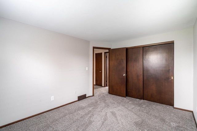 s65w13750 Sherwood CIRCLE, Muskego, WI 53150