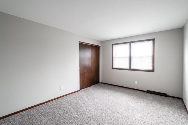 s65w13750 Sherwood CIRCLE, Muskego, WI 53150