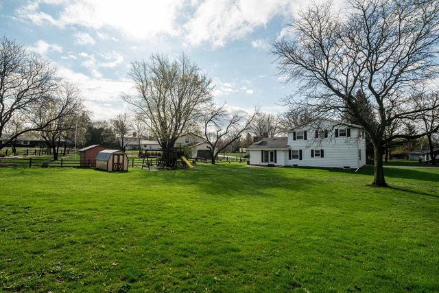 s65w13750 Sherwood CIRCLE, Muskego, WI 53150