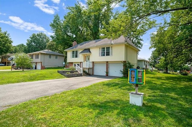 14215 W 94th Terrace, Lenexa, KS 66215