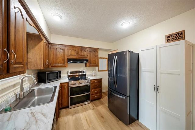 14215 W 94th Terrace, Lenexa, KS 66215
