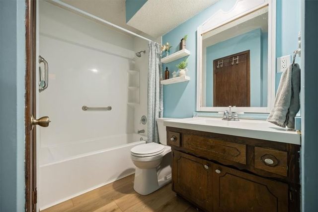 14215 W 94th Terrace, Lenexa, KS 66215
