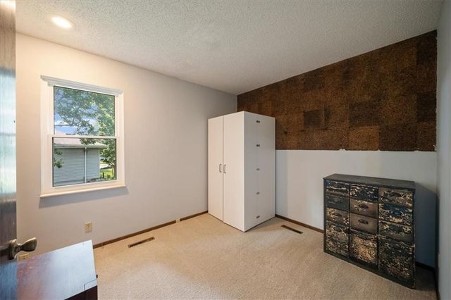 14215 W 94th Terrace, Lenexa, KS 66215