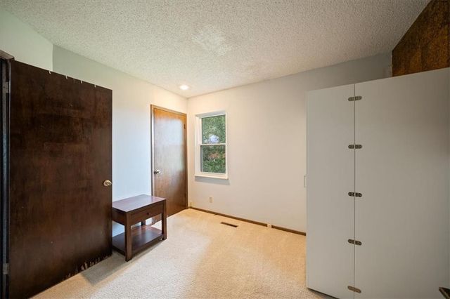 14215 W 94th Terrace, Lenexa, KS 66215