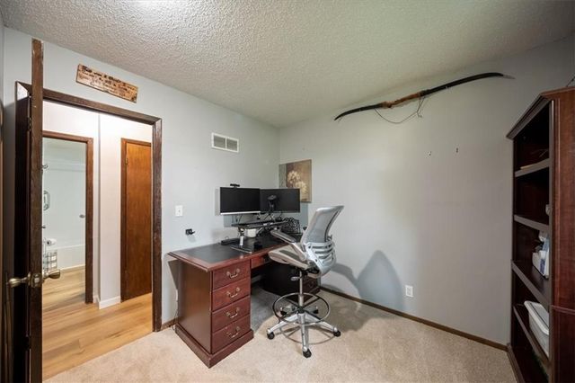 14215 W 94th Terrace, Lenexa, KS 66215