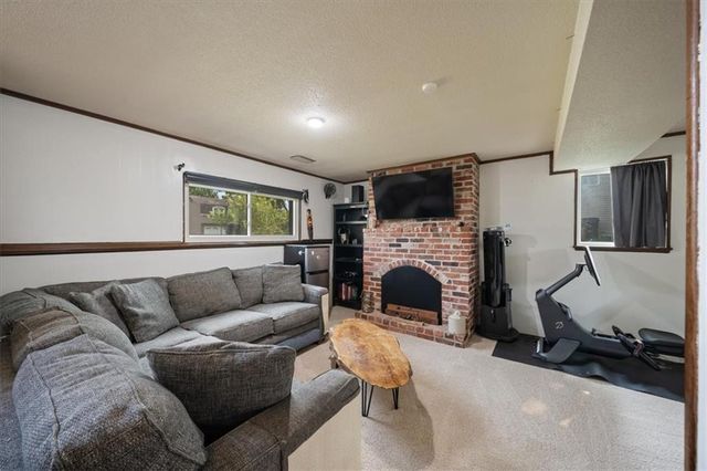 14215 W 94th Terrace, Lenexa, KS 66215