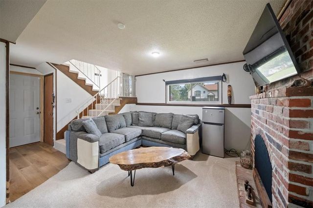 14215 W 94th Terrace, Lenexa, KS 66215