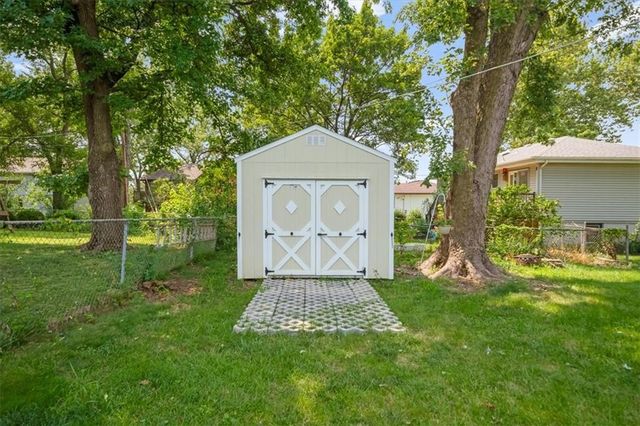 14215 W 94th Terrace, Lenexa, KS 66215