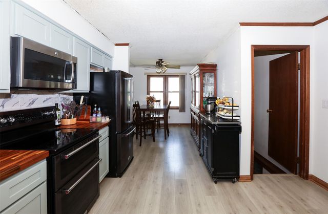 1600 W 14th Street S, Newton, IA 50208