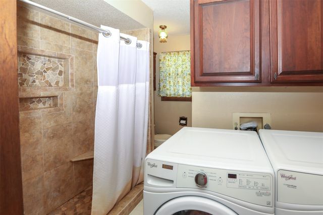 1600 W 14th Street S, Newton, IA 50208