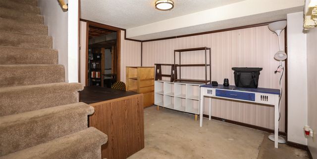 1600 W 14th Street S, Newton, IA 50208