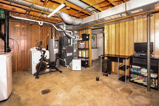 1600 W 14th Street S, Newton, IA 50208