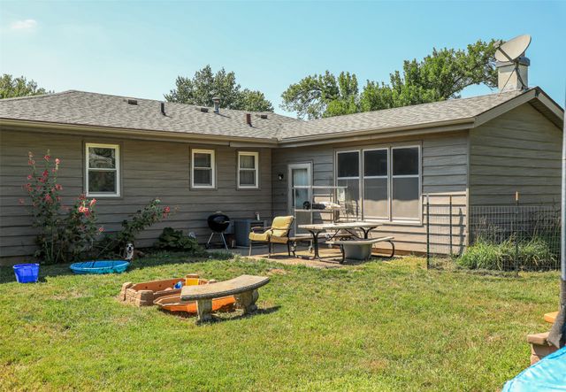 1600 W 14th Street S, Newton, IA 50208