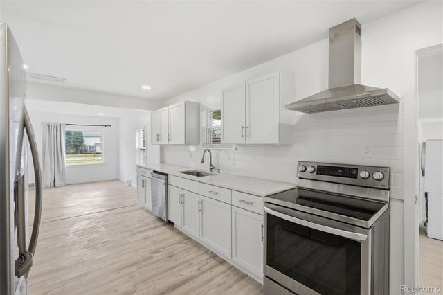 24800 Ann Arbor Trail, Dearborn Heights, MI 48127