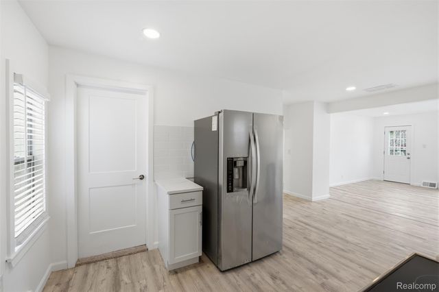 24800 Ann Arbor Trail, Dearborn Heights, MI 48127