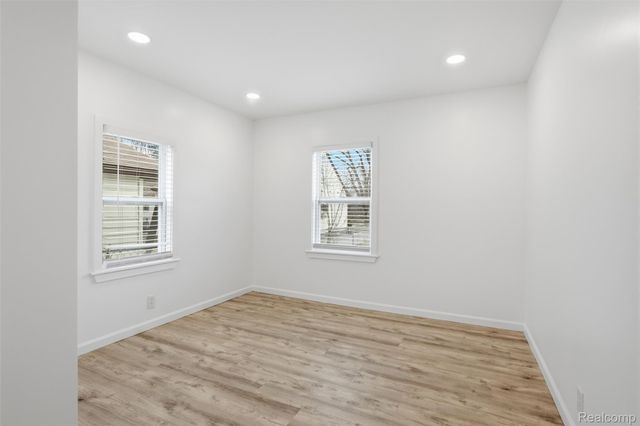 24800 Ann Arbor Trail, Dearborn Heights, MI 48127