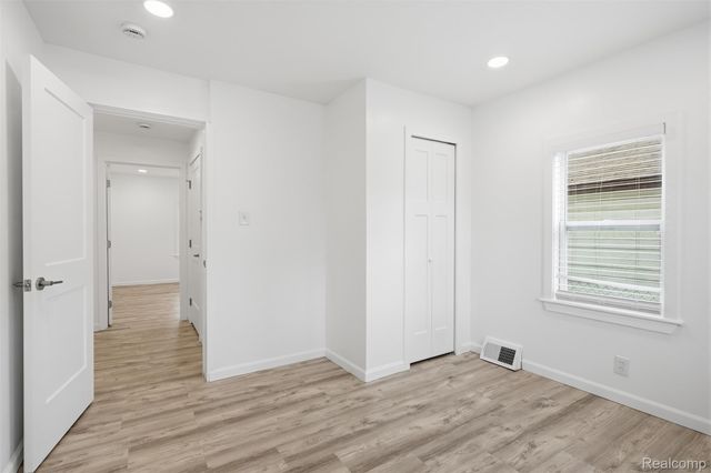 24800 Ann Arbor Trail, Dearborn Heights, MI 48127