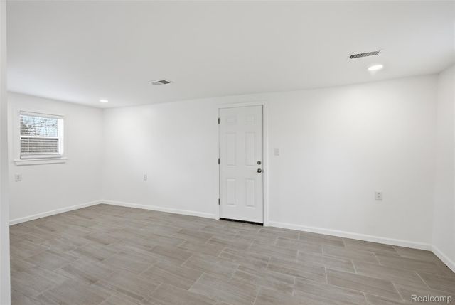 24800 Ann Arbor Trail, Dearborn Heights, MI 48127