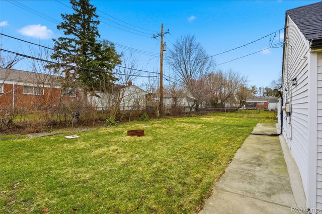 24800 Ann Arbor Trail, Dearborn Heights, MI 48127