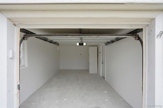 24800 Ann Arbor Trail, Dearborn Heights, MI 48127