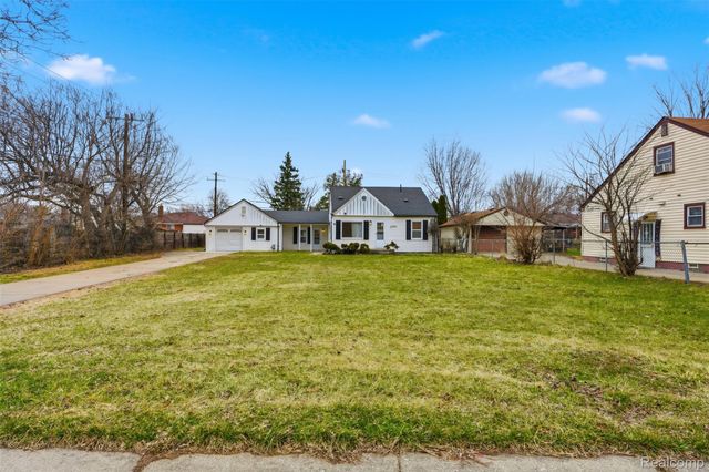 24800 Ann Arbor Trail, Dearborn Heights, MI 48127