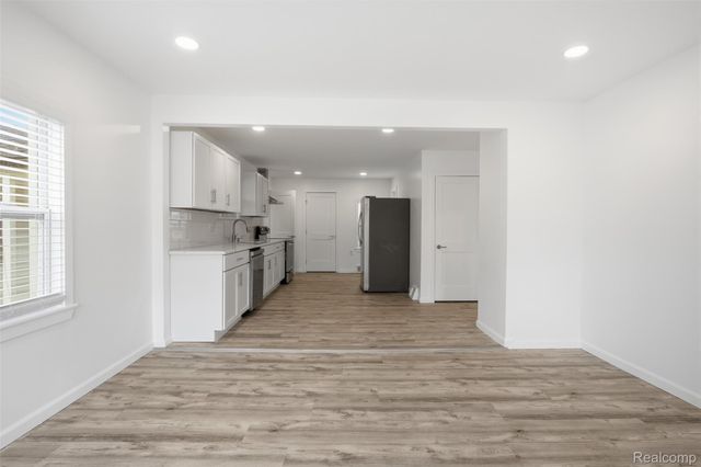 24800 Ann Arbor Trail, Dearborn Heights, MI 48127