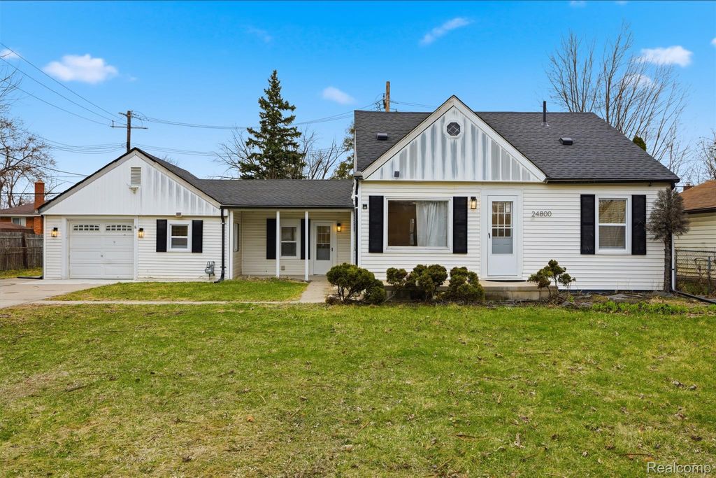 24800 Ann Arbor Trail, Dearborn Heights, MI 48127