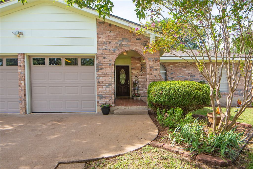 1003 Lawndale Avenue, Brenham, TX 77833 — photo 4