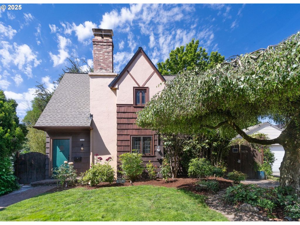 3827 Se KELLY St, Portland, OR 97202