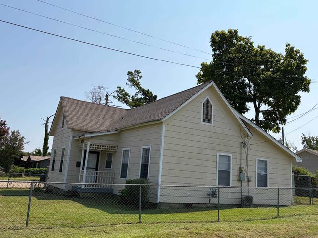 121 S Oak St, Jacksonville, AR 72076