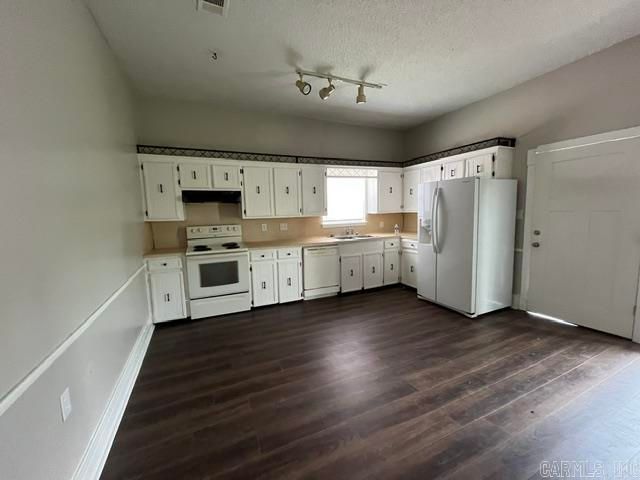 121 S Oak St, Jacksonville, AR 72076