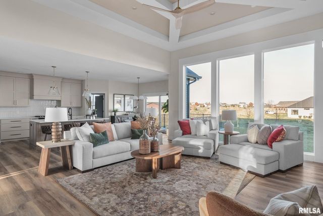 5167 LAKESIDE Court, Bettendorf, IA 52722