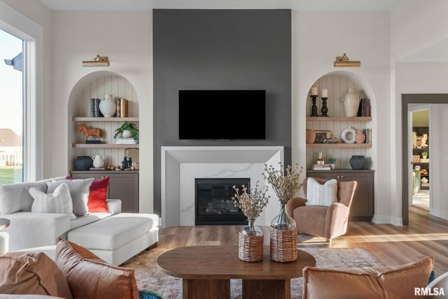 5167 LAKESIDE Court, Bettendorf, IA 52722