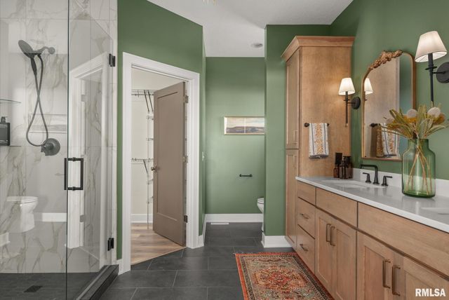 5167 LAKESIDE Court, Bettendorf, IA 52722