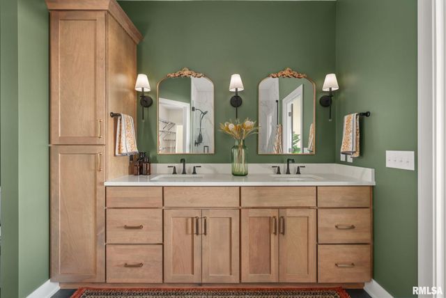 5167 LAKESIDE Court, Bettendorf, IA 52722