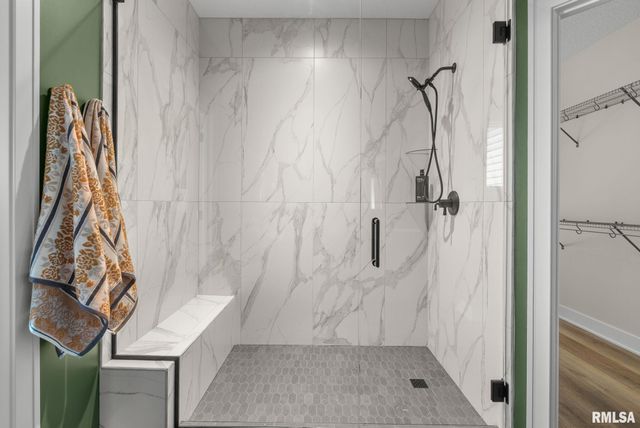 5167 LAKESIDE Court, Bettendorf, IA 52722